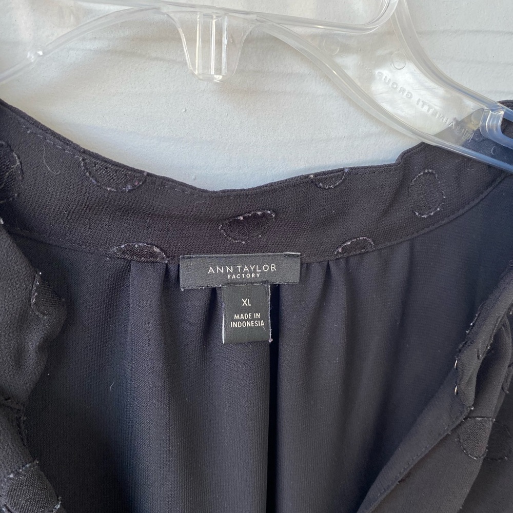 Elegant Black Chiffon Blouse - Picture 3 of 5